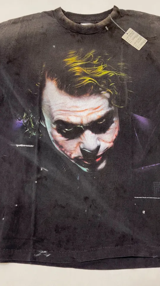 ⚠️This season's most important Batman and Joker IP collaboration SAINT Mxxxxxx x The Dark Knight BTM SS TEE /JOKER/BLACK Dark Knight Batman co-branded Joker character TEE Washed black S-XL Assute ready-to-wear dyeing, faded, re-washed and distressed, authentic proofing, custom-woven correct main mark, washed mark, difference between pictures and production, top-notch printing technology, God restores every pore of the Joker's headshot